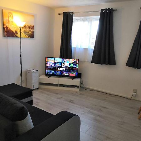 Delight Apartment, Close To Excel, London City Airport & O2! ภายนอก รูปภาพ